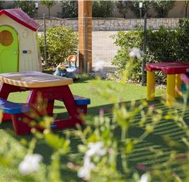 2 bedroom seaside apartments with shared pool, sleeps 4-5